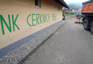 ASFALTIRANJE  PRED NK CERKNICA 08 FOTO LJUBO VUKELIČ